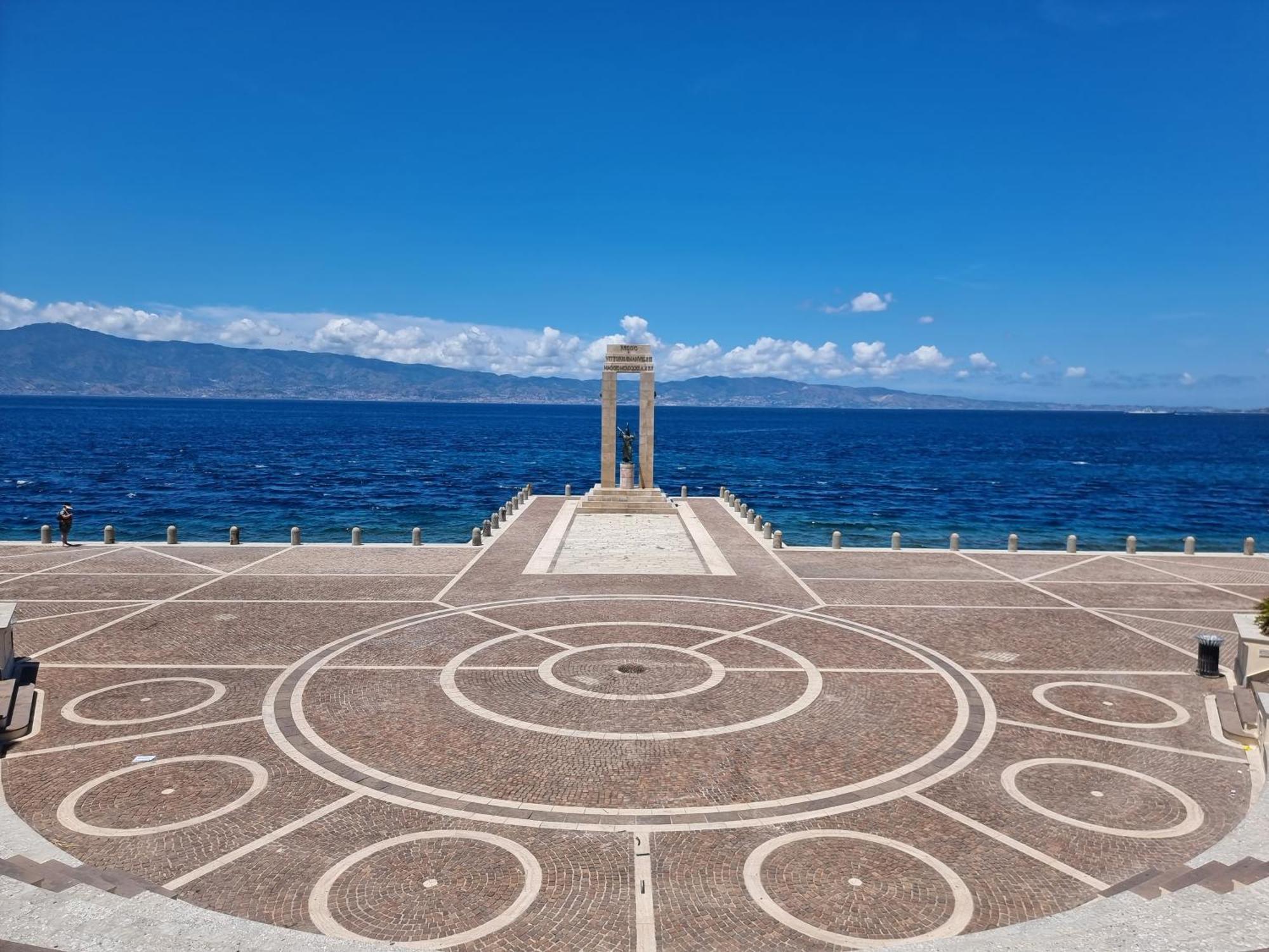 Loft Magna Grecia Reggio Calabria Centro Storico A 3 Minuti A Piedi Dal Mare公寓 外观 照片
